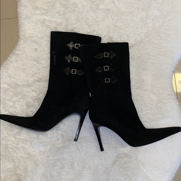 Versace - Picture 3 of 17